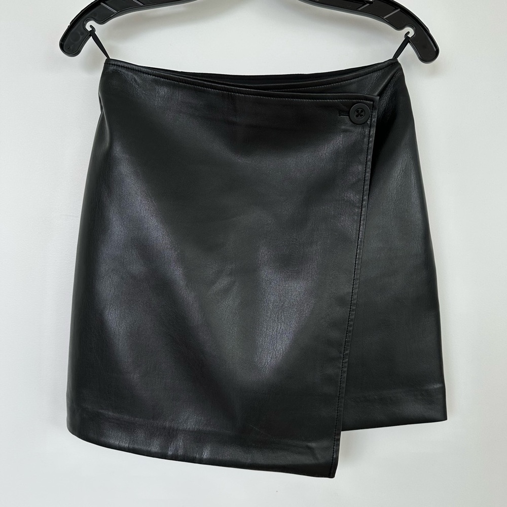 Aritzia Babaton Vegan Leather Skirt